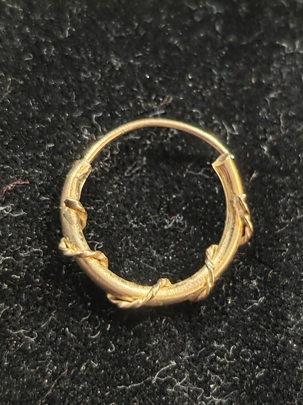 small 10 K gold hoop/cartilage earring with a twisted or rope-style wire